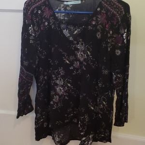 Long sleeves blouse with lace detail